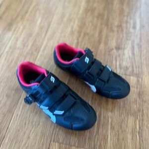 New Peloton Cycling Shoes - Size 40 (Womens 9, Men’s 7)